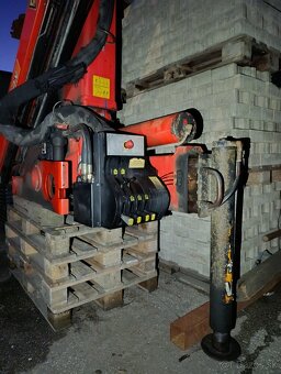Predám hydraulickú ruku Palfinger 12000 - 9