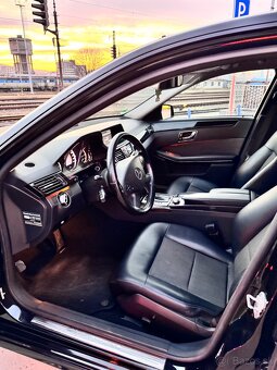 MERCEDES-BENZ E - 9