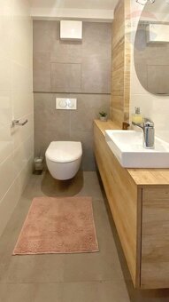 Predaj 3-izbový apartmán 81 m2, balkón 18 m2, výťah, garážov - 9