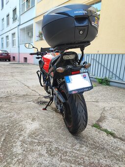Honda CB650f ročník 2017 - s výbavou a kuframi - 9