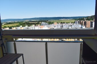 Priestranný 1-izb. byt s lodžiou v BA v Devínskej Novej Vsi - 9
