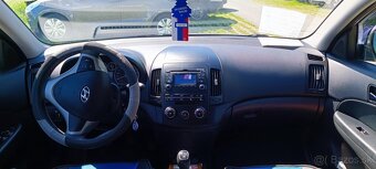 Hyundai i30CW, 1.4 80kw, r. v. 2010 - 9