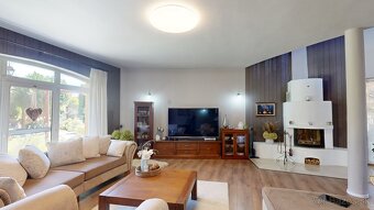 6 izbový rodinný dom s jedinečnou architektúrou,pozemok 1061 - 9