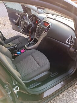 Predám Opel Astra j - 9