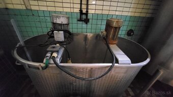 Nerezová oválna nádoba na miešenie 2.000 L - 9