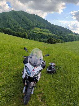 Aprilia SR 300max - 9