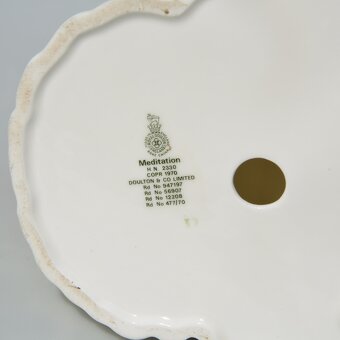 Royal Doulton Porcelánová soška - Pri písacom stolíku - 9