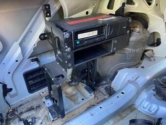 BMW E46 coupe CD Changer - 9
