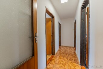 PREDAJ Útulný 4 izb. RD s garážou, pivnicou a veľkým pozemom - 9