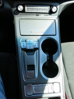 Hyundai Kona Electric 150 Style 64kWh - DPH - 9
