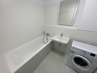 Štýlový 2-i byt s loggiou a garážovým parkovacím miestom - 9