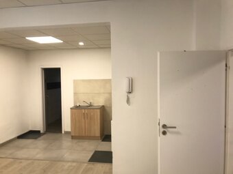 POLYFUNKČNÝ OBJEKT - 4. podlažný, 168m2, PO - 9