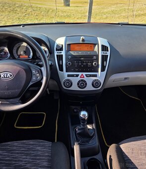 Kia Ceed 1.4 16V 77KW/105 koní R.V.11/2008 - 9