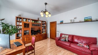 Vysnívaný dom v Piešťanoch – komfort, pokoj a nádherná záhra - 9