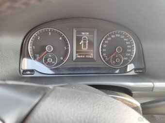 VOLKSWAGEN TOURAN 1.6 TDI 7 miestne , ťažné - 9