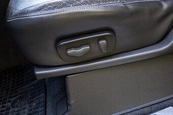 Nissan Navara DoubleCab 3.0 V6 dCi Platinum A/T Long Košice - 9