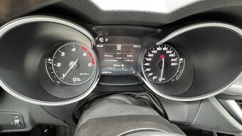 Alfa Romeo Stelvio 2.2 JTD 190k Sprint Q4 - 9