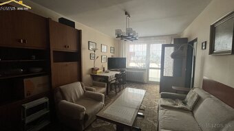 Ponúkame 3- izbový čiastočne zrekonštruovaný byt s loggiou. - 9