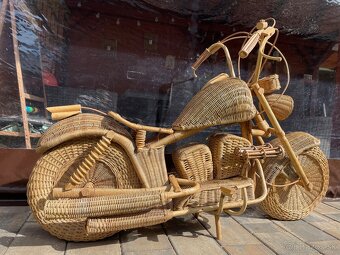 Zberateľská motorka Harley Davidson z ratanu. - 9