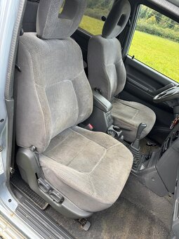 Predám Mitsubishi pajero 2,5 TD 85 KW - 9