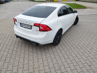 Volvo S60 D3 R-Design - 9