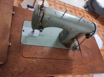 Predám šijací stroj zn.Minerva - 9