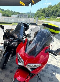 Honda VFR 800 F, posledny model 2014-2021,kup SR, minimum km - 9