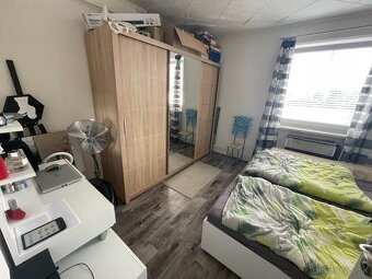 Zrekonštruovaný, zariadený byt 70 m² s garážou a záhradkou - 9