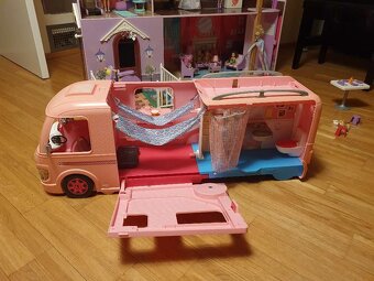 Drevený domček Barbie s obytným autom Barbie - 9