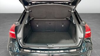 Mercedes-Benz GLA530d pohonom predných kolies a s výkonom 21 - 9