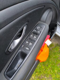 predam Renault Megane III Grantour 1.5 dci 78 kw 2010 - 9