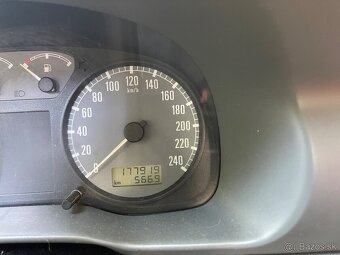 Škoda Octavia 1.6 benzin - 9