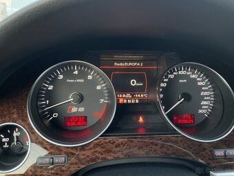 Audi s8 D3 5.2 v10 fsi - 9