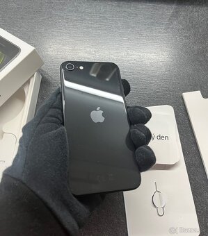 iPhone SE 2020 – 64 GB, čierny, vo výbornom stave - 9