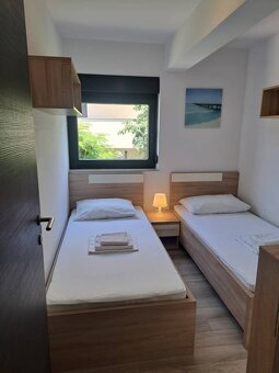 CHORVÁTSKO - Zariadený apartmán, 1. rad od mora - MANDRE, os - 9