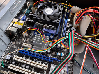 Počítač AMD Phenom II, 2GB - Bez HDD a OS - 9