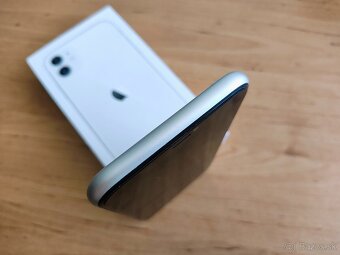 Apple iPhone 11 64GB - 9