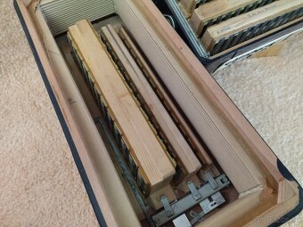 gombíkový chromatický akordeon Hohner Maestro lll. 96 bas - 9