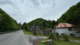 Pozemok Tajov – pokojné miesto pri potoku. - 9