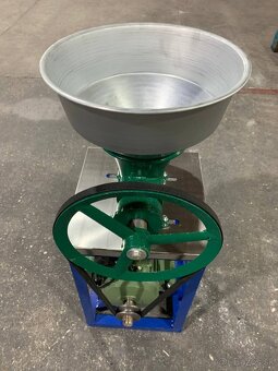 Mlynček na maso elektrické - 9