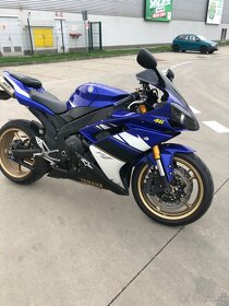 Yamaha R1 - 9