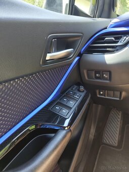 Toyota C-HR 1.8 Hybrid Dynamic E-CVT FWD, sezonné prezutie - 9