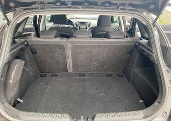 Hyundai i30 1.6-NÍZKÉ KM-FACELIFT - 9