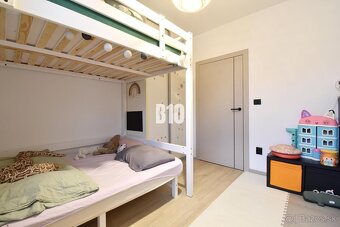 Veľkometrážny 3 izbový byt s garážou - 9