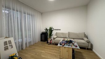 NA PREDAJ Nadštandardný rodinný dom v obci Pohranice NITRA - 9