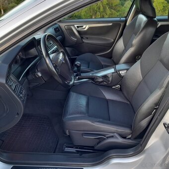 VOLVO S60 2.4 D MOMENTUM - 9