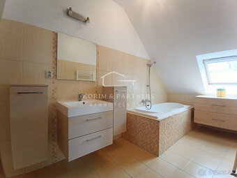 Výnimočný trojizbový apartmán v samotnom srdci Komárna - 9