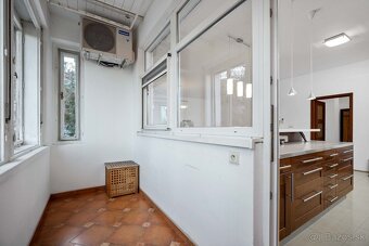NA PREDAJ - Jedinečný staromestský byt - 9