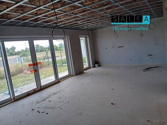 Výborná lokalita 4 izbový bungalov, 494m2, tepelné čerpadlo - 9
