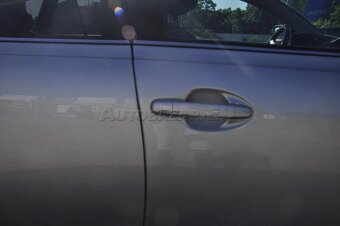 Toyota Avensis Combi 2.2 D-4D Exclusive - 9